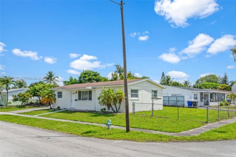 Villa ou maison à Hollywood, Floride 3 chambres, 132.48 m2 № 2069683