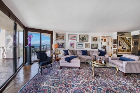 Condo in Miami, Florida, 2 bedrooms  № 1940807 - photo 2
