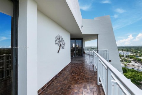 Condo in Miami, Florida, 2 bedrooms  № 1940807 - photo 25