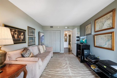 Condo in Miami, Florida, 2 bedrooms  № 1940807 - photo 30
