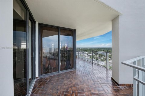 Condo in Miami, Florida, 2 bedrooms  № 1940807 - photo 24