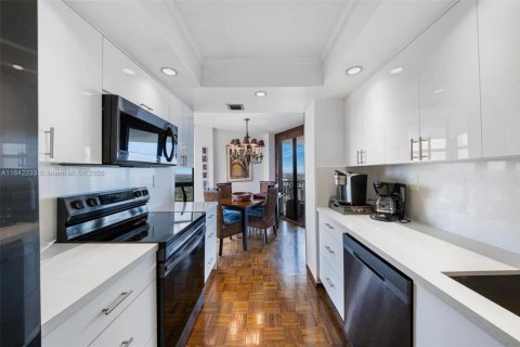 Condo in Miami, Florida, 2 bedrooms  № 1940807 - photo 4