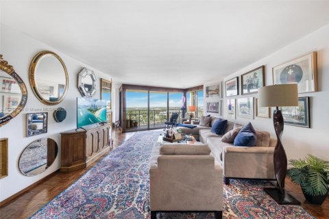 Condo in Miami, Florida, 2 bedrooms  № 1940807 - photo 3