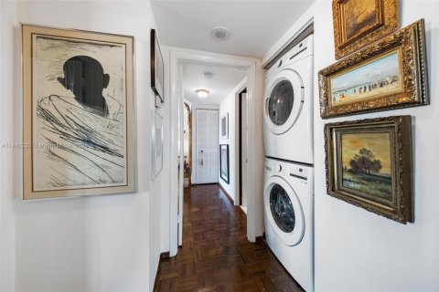 Condo in Miami, Florida, 2 bedrooms  № 1940807 - photo 28