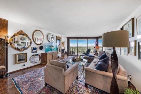 Condo in Miami, Florida, 2 bedrooms  № 1940807 - photo 16