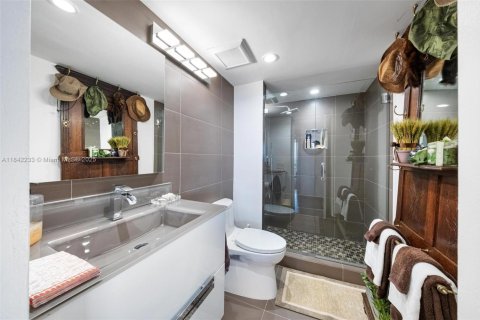 Condo in Miami, Florida, 2 bedrooms  № 1940807 - photo 26