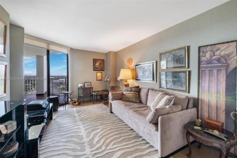 Condo in Miami, Florida, 2 bedrooms  № 1940807 - photo 29