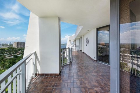 Condo in Miami, Florida, 2 bedrooms  № 1940807 - photo 22
