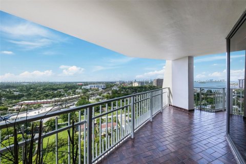 Condo in Miami, Florida, 2 bedrooms  № 1940807 - photo 21