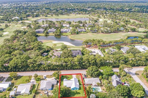 House in Vero Beach, Florida 3 bedrooms, 152.82 sq.m. № 1226770 - photo 1