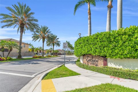 Townhouse in Miami, Florida 3 bedrooms, 165.18 sq.m. № 1849120 - photo 28