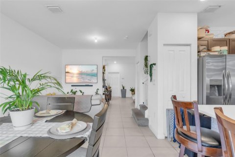 Townhouse in Miami, Florida 3 bedrooms, 165.18 sq.m. № 1849120 - photo 13
