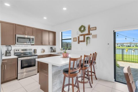 Townhouse in Miami, Florida 3 bedrooms, 165.18 sq.m. № 1849120 - photo 14