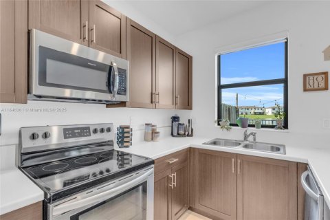 Townhouse in Miami, Florida 3 bedrooms, 165.18 sq.m. № 1849120 - photo 16