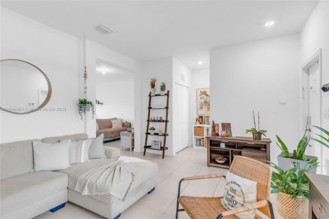 Townhouse in Miami, Florida 3 bedrooms, 165.18 sq.m. № 1849120 - photo 8