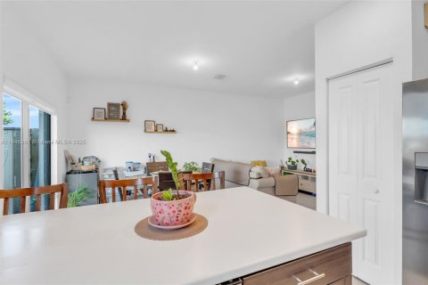 Townhouse in Miami, Florida 3 bedrooms, 165.18 sq.m. № 1849120 - photo 17