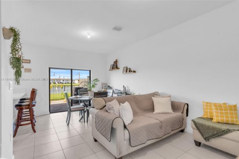 Townhouse in Miami, Florida 3 bedrooms, 165.18 sq.m. № 1849120 - photo 12