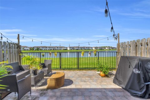 Townhouse in Miami, Florida 3 bedrooms, 165.18 sq.m. № 1849120 - photo 3