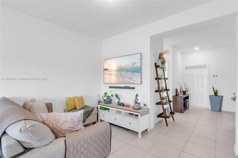 Townhouse in Miami, Florida 3 bedrooms, 165.18 sq.m. № 1849120 - photo 11