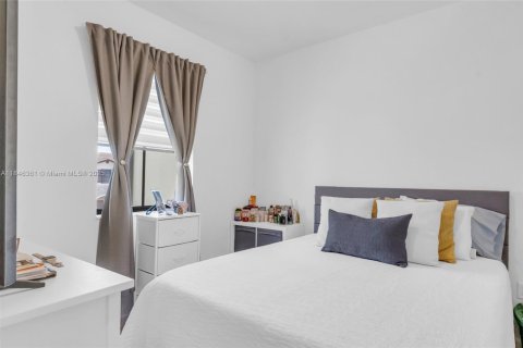 Townhouse in Miami, Florida 3 bedrooms, 165.18 sq.m. № 1849120 - photo 24