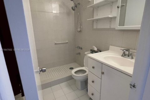 Снять в аренду таунхаус в Майами, Флорида 2 спальни, 95.69м2, № 2003558 - фото 5