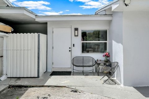 Propiedad comercial en venta en Miami, Florida, 239.22 m2 № 1696026 - foto 7