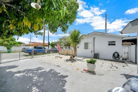 Propiedad comercial en venta en Miami, Florida, 239.22 m2 № 1696026 - foto 3