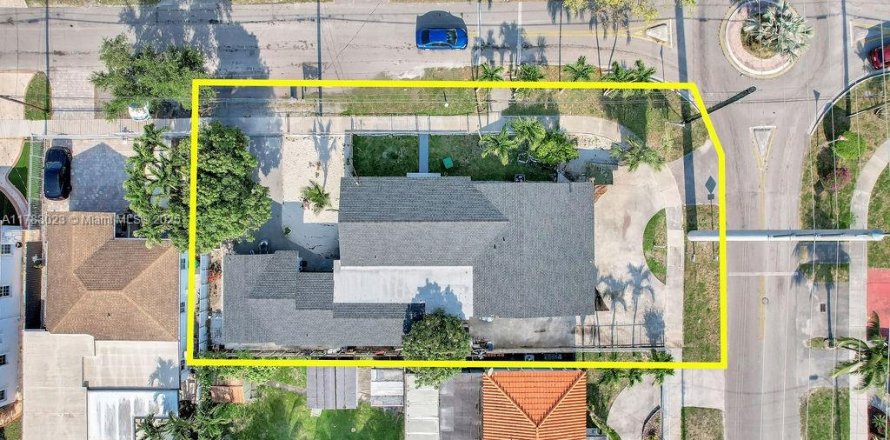 Propiedad comercial en Miami, Florida 239.22 m2 № 1696026