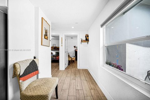 Propiedad comercial en venta en Miami, Florida, 239.22 m2 № 1696026 - foto 8