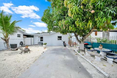 Propiedad comercial en venta en Miami, Florida, 239.22 m2 № 1696026 - foto 6