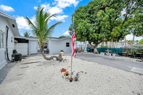 Propiedad comercial en venta en Miami, Florida, 239.22 m2 № 1696026 - foto 2