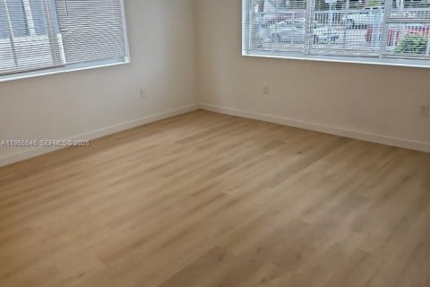 Condo in Miami Beach, Florida, 1 bedroom  № 2010273 - photo 25