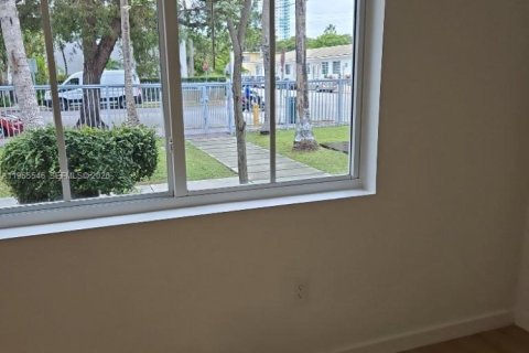 Condo in Miami Beach, Florida, 1 bedroom  № 2010273 - photo 19