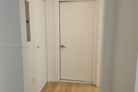 Condo in Miami Beach, Florida, 1 bedroom  № 2010273 - photo 9