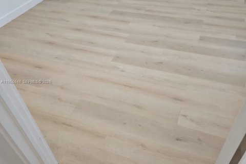 Condo in Miami Beach, Florida, 1 bedroom  № 2010273 - photo 6