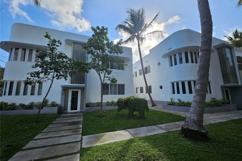 Condo in Miami Beach, Florida, 1 bedroom  № 2010273 - photo 29