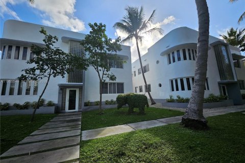 Condo in Miami Beach, Florida, 1 bedroom  № 2010273 - photo 30