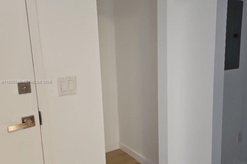 Condo in Miami Beach, Florida, 1 bedroom  № 2010273 - photo 17