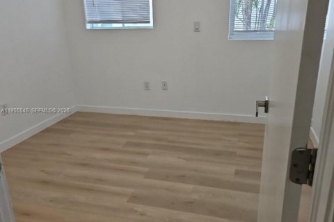 Condo in Miami Beach, Florida, 1 bedroom  № 2010273 - photo 5