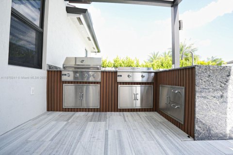 Villa ou maison à vendre à Miami, Floride: 4 chambres, 257.9 m2 № 1980689 - photo 12