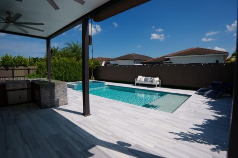 Villa ou maison à vendre à Miami, Floride: 4 chambres, 257.9 m2 № 1980689 - photo 8