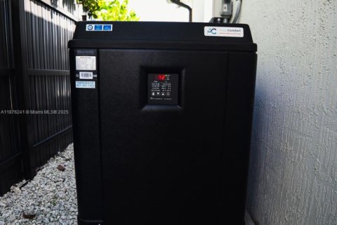 Villa ou maison à vendre à Miami, Floride: 4 chambres, 257.9 m2 № 1980689 - photo 4