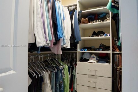 Villa ou maison à vendre à Miami, Floride: 4 chambres, 257.9 m2 № 1980689 - photo 27