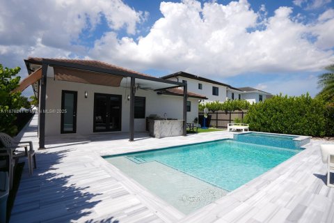 Villa ou maison à vendre à Miami, Floride: 4 chambres, 257.9 m2 № 1980689 - photo 10