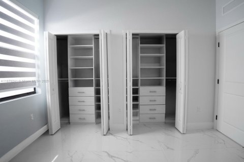 Villa ou maison à vendre à Miami, Floride: 4 chambres, 257.9 m2 № 1980689 - photo 16