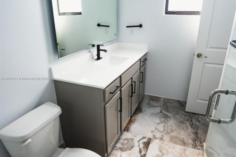 Villa ou maison à vendre à Miami, Floride: 4 chambres, 257.9 m2 № 1980689 - photo 17