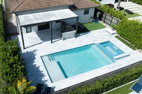 Villa ou maison à vendre à Miami, Floride: 4 chambres, 257.9 m2 № 1980689 - photo 7