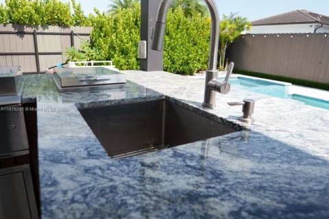 Villa ou maison à vendre à Miami, Floride: 4 chambres, 257.9 m2 № 1980689 - photo 11