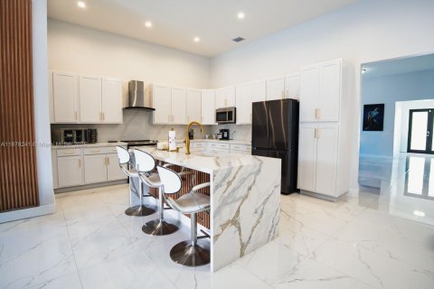 Villa ou maison à vendre à Miami, Floride: 4 chambres, 257.9 m2 № 1980689 - photo 2