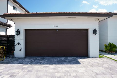Villa ou maison à vendre à Miami, Floride: 4 chambres, 257.9 m2 № 1980689 - photo 3